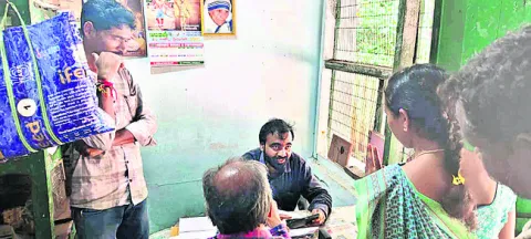 సక్రమంగా రేషన్‌ అందేలా చర్యలు 
