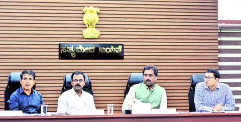 గడువులోగా పనులు పూర్తి చేయండి