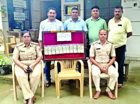 బస్టాండులో నగల చోరీ 