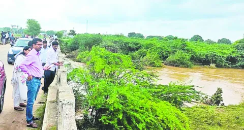 వర్షాలకు అప్రమత్తంగా  ఉండండి 
