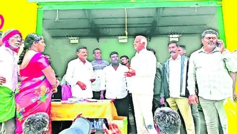 కాంట్రాక్టు అసిస్టెంట్‌ ప్రొఫెసర్‌ శంకరయ్యపై ఫిర్యాదు