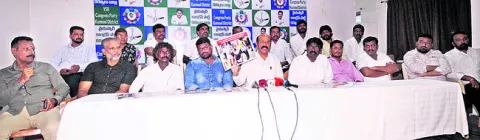 ప్రజాస్వామ్యంలో పులివెందుల ఎన్నికలు అపహాస్యం