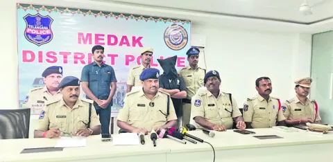 ఇలా వచ్చి.. అలా వెళ్లాడు