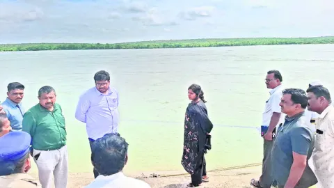 వరదలతో అప్రమత్తంగా ఉండాలి