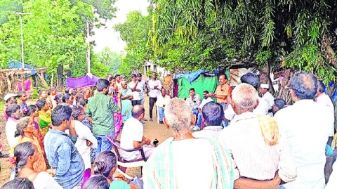 ఇక్కడే ఉంటారా... సురక్షిత ప్రాంతాలకు వెళ్తారా..