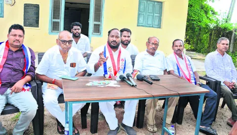 కేంద్ర ప్రభుత్వంపై ఒత్తిడి తీసుకురావాలి