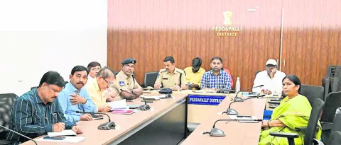 ఇందిరమ్మ లబ్ధిదారులకు అప్పు ఇవ్వండి 