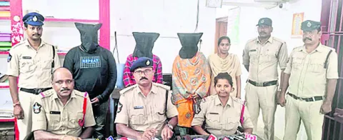 భోజనంలో నిద్రమాత్రలు కలిపి.. 