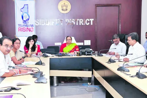అధిక వర్షాలతో అప్రమత్తం 