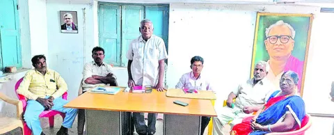 బలవంతపు భూసేకరణ దారుణం 