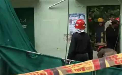 Few People Died In Collapse of Dargah Roof In Delhi13