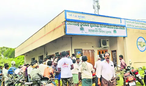 అన్నదాతకు తప్పని ఎదురుచూపులు