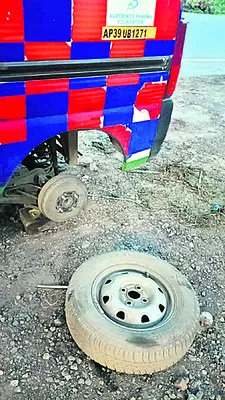 మొరాయిస్తున్న వాహనాలు  
