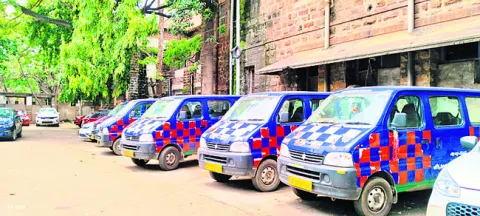 అరిగిన చక్రాలు.. ఆగిన సేవలు