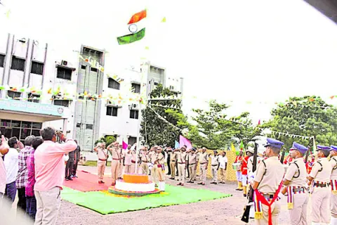 దేశ సేవకు యువత సంసిద్ధులై ఉండాలి 