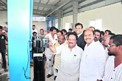 చదువుతో పాటు ఉపాధి కల్పనే లక్ష్యం 