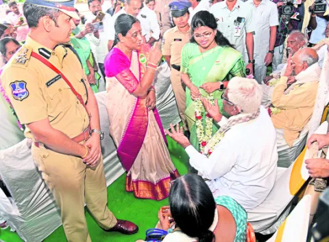 మా సమస్యలు పట్టించుకోరా?