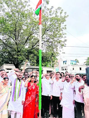 మహానుభావుల త్యాగఫలమే స్వాతంత్య్రం