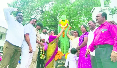 అనభేరికి నివాళి