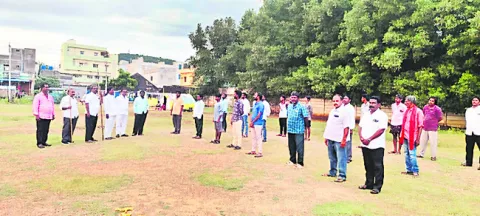 దేశ రక్షణ కోసం రెడ్‌ షర్ట్‌ ఆర్మీ సిద్ధంకావాలి 
