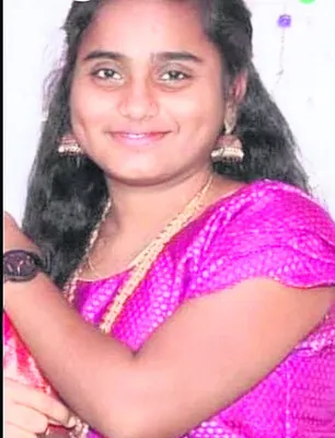 చికిత్స పొందుతూ యువతి మృతి