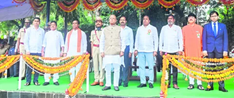 ఘనంగా స్వాతంత్య్ర వేడుక 