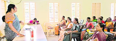 అక్షరాస్యత వైపు అతివలు! 