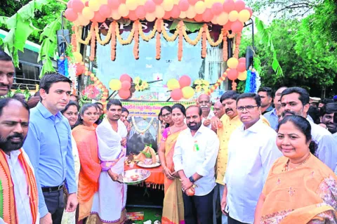 మహిళలకు ఉచిత బస్సు ప్రారంభం 