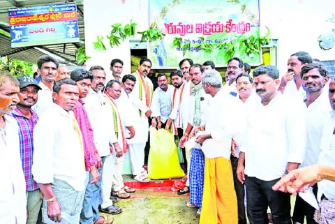 డీలర్లు లైసెన్స్‌ కలిగి ఉండాలి