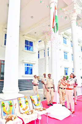 మహనీయుల త్యాగాలు మరువలేనివి 