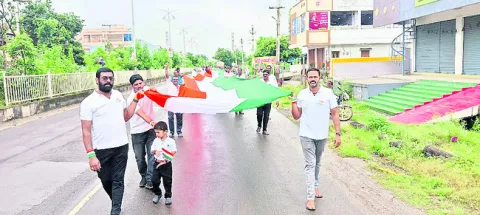 450 మీటర్ల జాతీయ జెండా ప్రదర్శన
