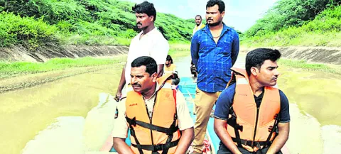 ఏలేరు కాలువలో గుర్తు తెలియని మృతదేహం 