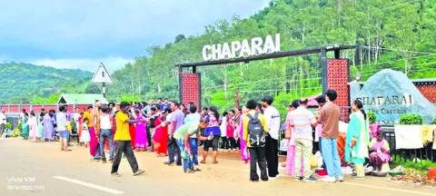 చాపరాయికి పోటెత్తారు  