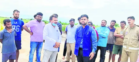 అధికారులు అప్రమత్తంగా ఉండాలి