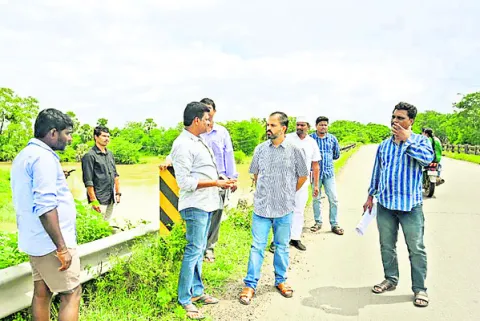 అప్రమత్తంగా ఉండాలి

