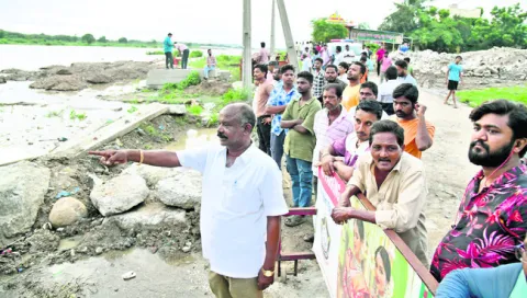 మొదటి హెచ్చరిక దిశగా..