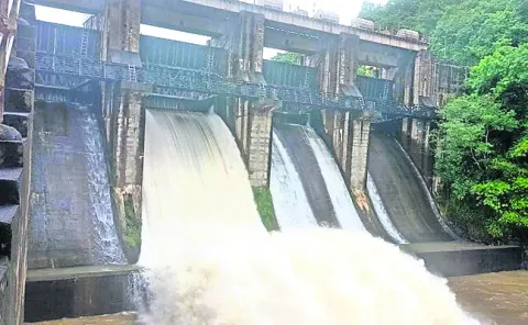 పెద్దేరుకు వరద తాకిడి