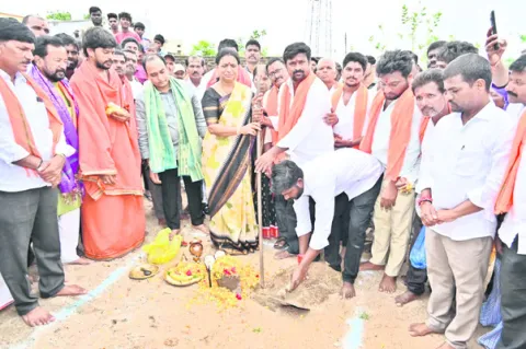 కేంద్రం నిధులతోనే అభివృద్ధి పనులు: ఎంపీ 