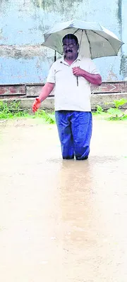 మోకాళ్లలోతు వరద