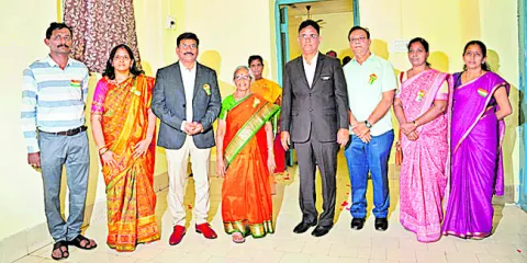గుంటూరు వైద్య కళాశాలకు రూ.25 లక్షల విరాళం 