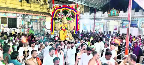●కసాపురం.. భక్తజనసంద్రం 