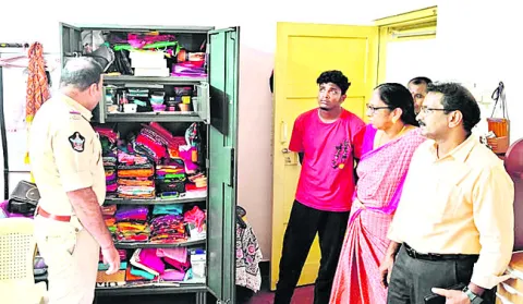 స్టీల్‌ప్లాంట్‌ టౌన్‌షిప్‌లో భారీ చోరీ 