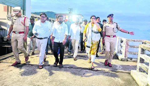 ప్రాజెక్టుల పరిసరాలకు వెళ్లొద్దు
