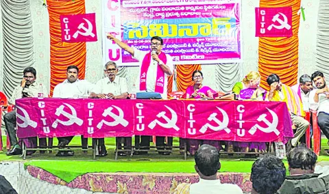 కార్మికుల సమస్యలు పరిష్కరించాలి 