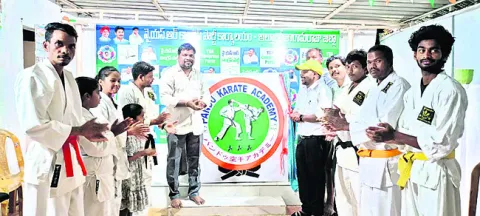 కరాటేతో ఆత్మరక్షణ
