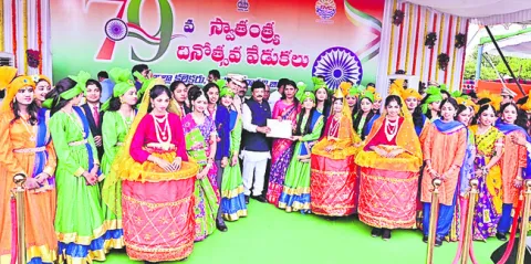 ట్రిప్స్‌కు  తృతీయ బహుమతి 