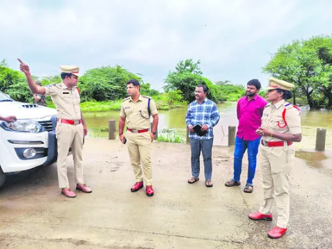 అప్రమత్తంగా ఉండండి 