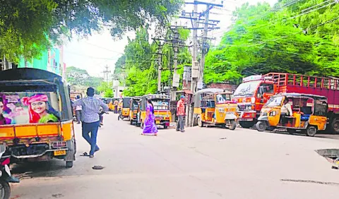 ఆటోవాలా బతుకు డీలా