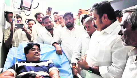 వీళ్లేమైనా పాలెగాళ్లా !