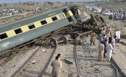 Pakistan Passenger Train Derails